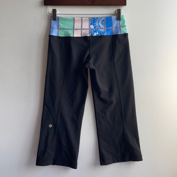 Reversable Lululemon Capris Size 4 - Picture 4 of 14